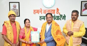 मुख्यमंत्री से अखिल विश्व गायत्री परिवार के सदस्यों ने सौजन्य मुलाकात की