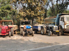 अवैध रेत परिवहन के मामले में 9 ट्रैक्टर जब्त