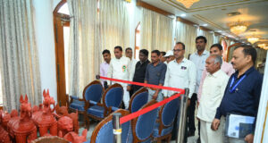 राज्यपाल के गोद ग्राम टेमरी के ग्रामीणों ने किया लोकभवन का भ्रमण