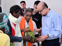 राज्यपाल रमेन डेका ने ग्राम बेहराखार जाकर विशेष पिछड़ी जनजाति बिरहोर समुदायों से की आत्मीय मुलाकात