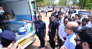 राज्यपाल रमेन डेका ने बेहराखार में पीएम जनमन अंतर्गत संचालित मोबाइल मेडिकल यूनिट का किया अवलोकन