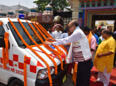 राज्यपाल श्री डेका ने श्री जगन्नाथ मंदिर ट्रस्ट को सौंपी एम्बुलेंस की चाबी