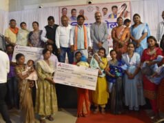 विकास की नींव रखने वाले हाथों का सम्मान