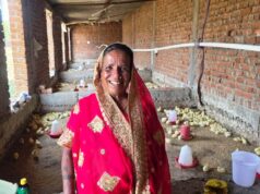 मजदूरी छोड़ ‘लखपति दीदी’ बनीं मति बाई, मुर्गी पालन से संवर रहा परिवार का भविष्य