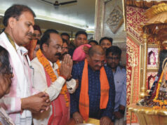 उप मुख्यमंत्री अरुण साव ने माँ बम्लेश्वरी मंदिर पहुंचकर पूजा-अर्चना की