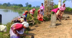 माटी में रोजगार- प्रतिदिन 300 रुपए की मजदूरी से श्रमिक परिवारों को मिला मजबूत आर्थिक आधार, पलायन पर लगी रोक