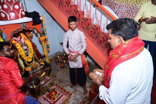 महाअष्टमी पर उप मुख्यमंत्री विजय शर्मा ने किए मां दंतेश्वरी, मां परमेश्वरी और मां चंडी के दर्शन