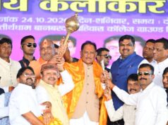 अंतर्राष्ट्रीय कलाकार दिवस पर बानबरद में आयोजित पंडवानी महासम्मेलन में शामिल हुए मुख्यमंत्री विष्णुदेव साय