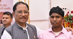 मुख्यमंत्री विष्णु देव साय ने पुनर्वास केंद्र का किया अवलोकन, पुनर्वासितों से किया आत्मीय संवाद