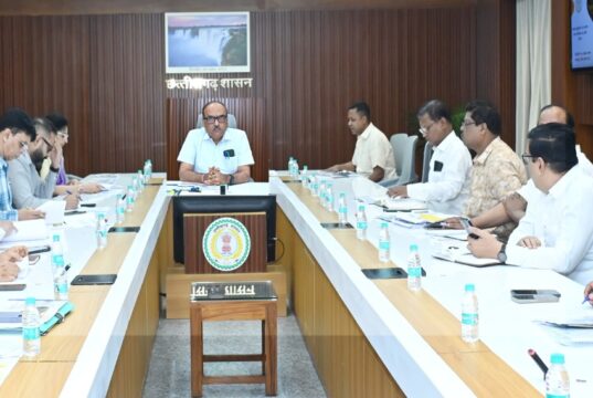 सिंचाई परियोजनाओं में लाएं तेजी,भू-अर्जन और क्लीयरेंस के कार्य शीघ्र करें पूरा- मुख्य सचिव