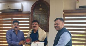 पत्रकार सूर्या राव की सजगता और तत्परता से टली बड़ी रेल दुर्घटना, रेल प्रशासन ने किया सम्मानित