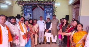 प्रधानमंत्री नरेंद्र मन की बात के 135वें संस्करण को शिव मंदिर कॉन्टैक्टर कॉलोनी भिलाई में भाजपा पदाधिकारी और कार्यकर्त्ता ने सुनी