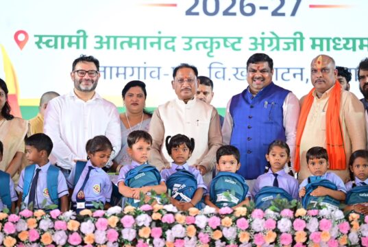 मुख्यमंत्री विष्णुदेव साय ने नवप्रवेशी बच्चों का किया आत्मीय स्वागत