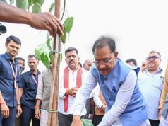 मुख्यमंत्री विष्णुदेव साय ने अपनी माँ के नाम पर लगाया पीपल का पौधा, वन महोत्सव-2026 का हुआ शुभारंभ