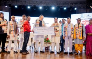 विष्णु के सुशासन में ग्रामोद्योग विभाग की पहल पर छत्तीसगढ़ में पहली बार सुकमा के चिंतलनार की पुनर्वासित बेटियों ने रायपुर पहुंचकर बड़े मंच पर दिखाई प्रतिभा, मुख्यमंत्री एवं विधानसभा अध्यक्ष हुए गदगद