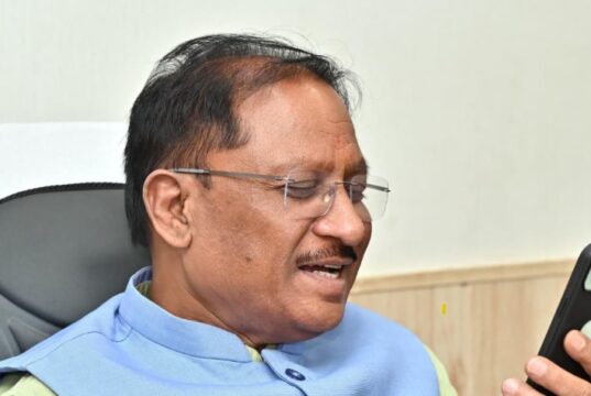 मुख्यमंत्री विष्णु देव साय ने विधानसभा अध्यक्ष डॉ. रमन सिंह से की सौजन्य मुलाकात