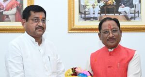मुख्यमंत्री से उत्तरप्रदेश के राज्यमंत्री रामकेश निषाद ने सौजन्य मुलाकात की