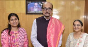 राज्यपाल डेका से सुप्रीम कोर्ट में छत्तीसगढ़ की स्टैंडिंग काउंसिल सुश्री जैन ने की सौजन्य भेंट