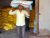 सहकारी समितियों में नियमित रूप से किया जा रहा है खाद, बीज का वितरण
