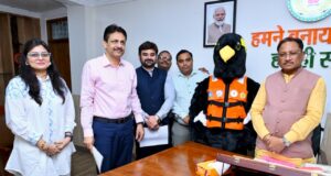 राष्ट्रीय कायाकिंग-केनोईंग प्रतियोगिता के मस्कट ‘पहाड़ी मैना’ का मुख्यमंत्री ने किया विमोचन