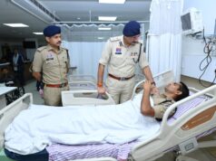 पुलिस कमिश्नर संजीव शुक्ला ने अस्पताल पहुंचकर घायल पुलिस जवानों का जाना हाल