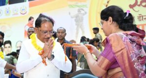 “मेरी सगी बहन नहीं… आज माधुरी जी ने वह कमी पूरी कर दी” : राखी बंधवाकर भावुक हुए मुख्यमंत्री साय