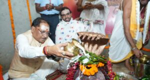 मुख्यमंत्री विष्णुदेव साय ने बाबा कर्मेश्वर का किया रुद्राभिषेक, प्रदेशवासियों की सुख-समृद्धि और खुशहाली की कामना की