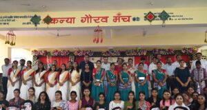 एजुकेशन किट वितरण- उद्योग मंत्री लखन लाल देवांगन ने 1500 छात्राओं को दी सौगात, कॉलेजों में विशाल डोम निर्माण की घोषणा
