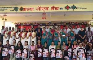 एजुकेशन किट वितरण- उद्योग मंत्री लखन लाल देवांगन ने 1500 छात्राओं को दी सौगात, कॉलेजों में विशाल डोम निर्माण की घोषणा