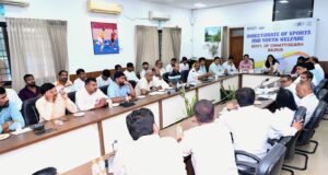 खेल संघों के साथ समन्वय से खिलाड़ियों को मिलेंगे ज्यादा मंच, खेल गतिविधियों में तेजी के निर्देश
