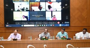 बारिश में खराब सड़कों पर उप मुख्यमंत्री श्री अरुण साव ने जताई नाराजगी, 15 अक्टूबर तक सुधारने के दिए निर्देश