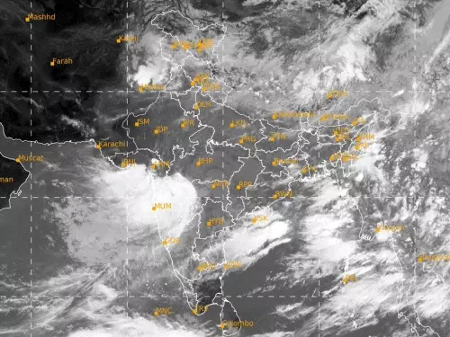 गुजरात में हुई भारी बारिश के कारण कई जिलों में बाढ़ जैसे हालात बन गए